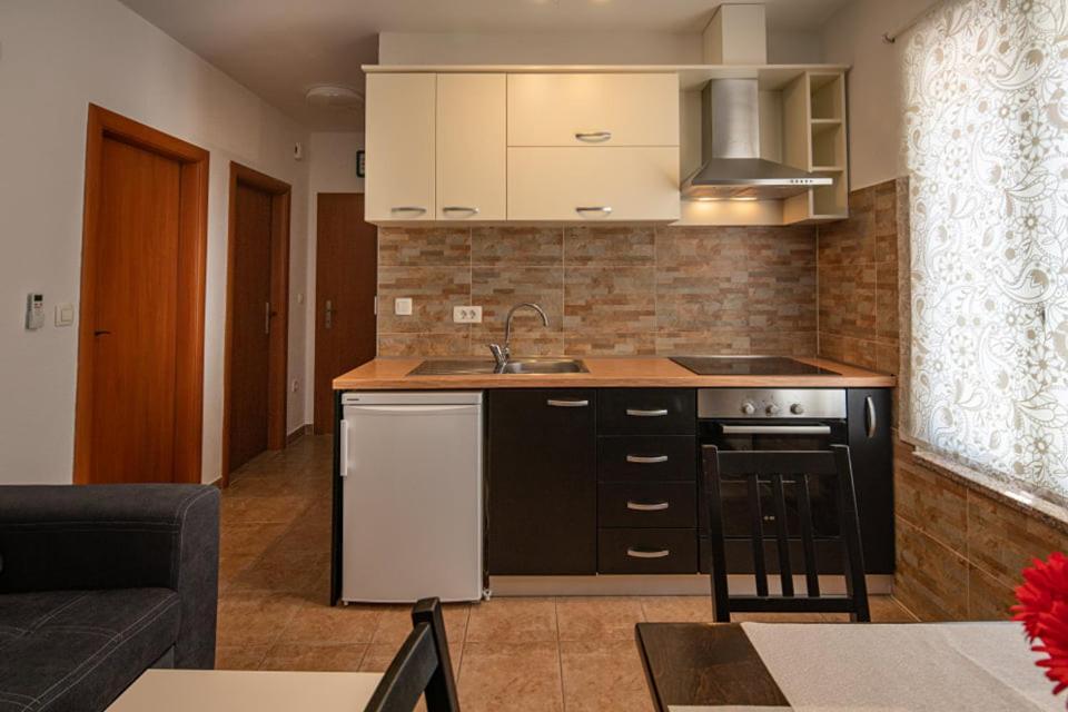 Apartment Nina 比奥格勒·纳·莫鲁 外观 照片